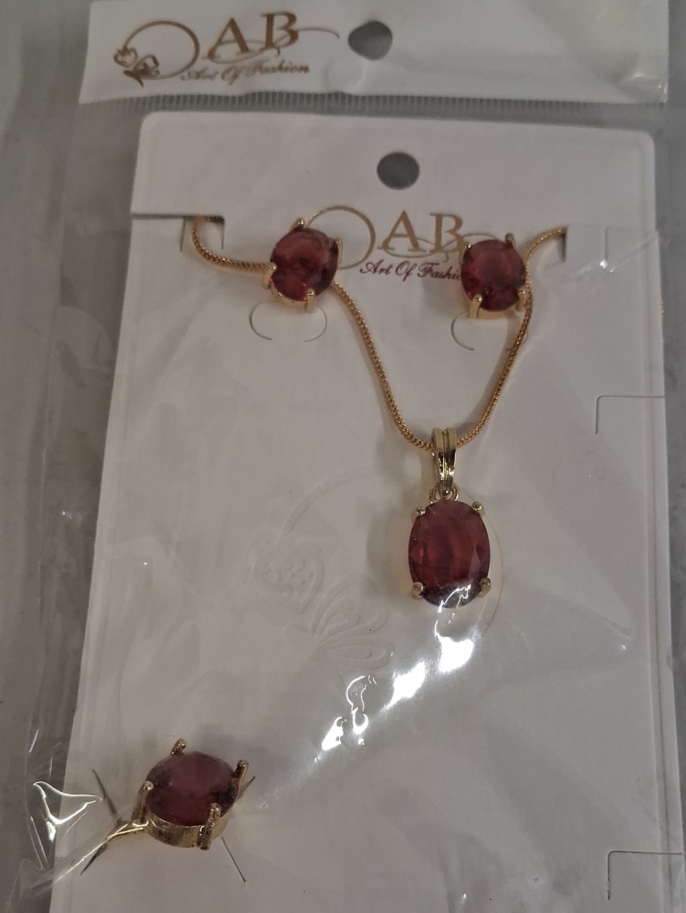 NWT Gold-Tone Pink/red Gemstone Necklace, Ring & Earring Set
